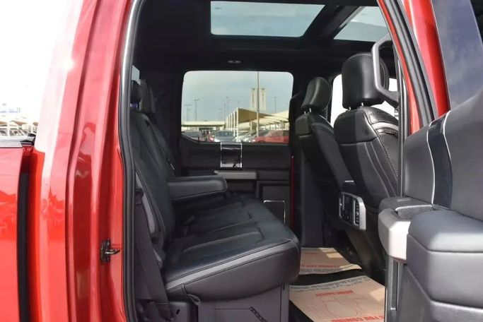 Подержанный Ford F-250 Super Duty IV (P558), 6.7 л, 2020 в Шардже от Alfaris Used Cars Красный цвет. Other | AUTO.AE