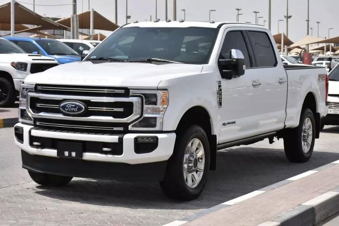 Подержанный Ford F-250 Super Duty IV (P558), 6.7 л, 2021 в Шардже от Alfaris Used Cars Белый цвет. Other | AUTO.AE