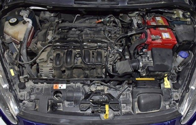 Подержанный Ford Fiesta Mk6 Рестайлинг, 1.6 л, 2015 в Шардже от Honey Gidosha Used Cars Tr. Синий цвет.  | AUTO.AE