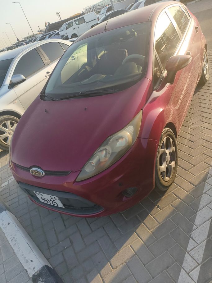 Подержанный Ford Fiesta Mk6, 1.4 л, 2010 в Шардже Красный цвет. GCC | AUTO.AE | Объявление #272258