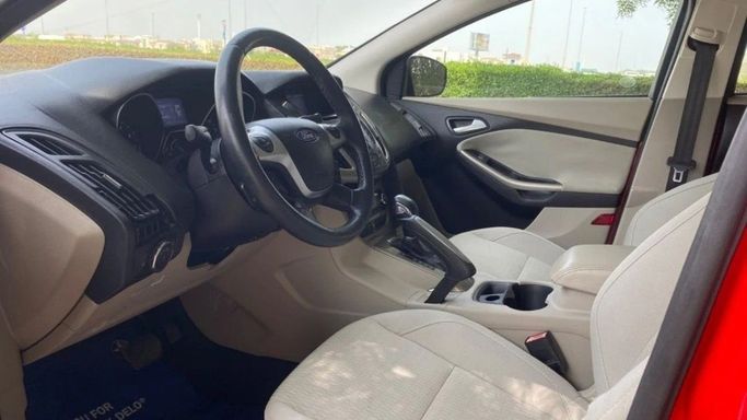 Подержанный Ford Focus III, 2.0 л, 2012 в Шардже от Halla Cars Красный цвет. Американская | AUTO.AE