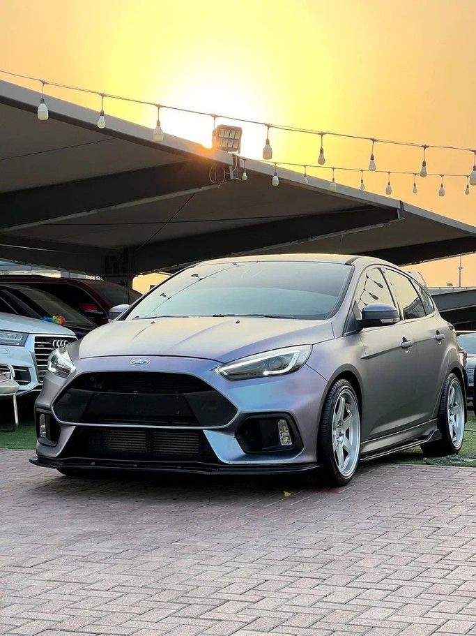 Подержанный Ford Focus ST III Рестайлинг, 2.0 л, 2016 в Шардже от Hesham Safwat  Used Cars Пурпурный цвет. GCC | AUTO.AE