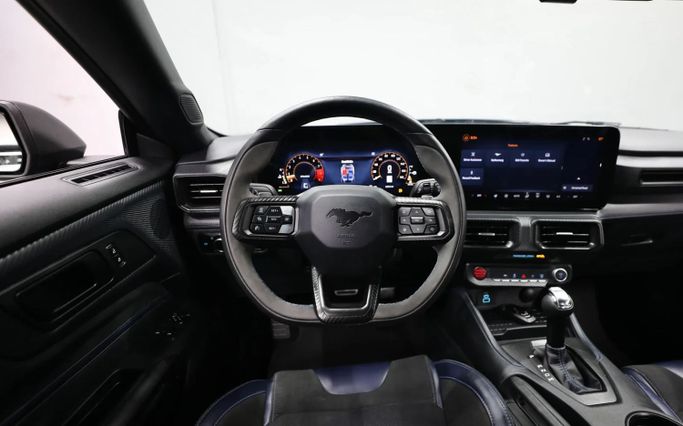 Подержанный Ford Mustang Dark Horse VII, 5.0 л, 2024 в Шардже от Al Qassem Cars Trading Голубой цвет. Американская | AUTO.AE