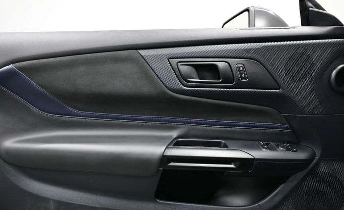 Подержанный Ford Mustang Dark Horse VII, 5.0 л, 2024 в Шардже от Al Qassem Cars Trading Голубой цвет. Американская | AUTO.AE