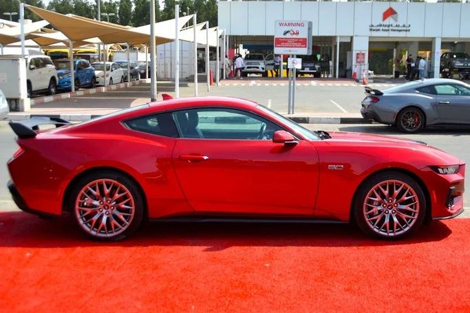Подержанный Ford Mustang GT VII, 5.0 л, 2024 в Шардже от Wadishee Used Cars Красный цвет. Американская | AUTO.AE