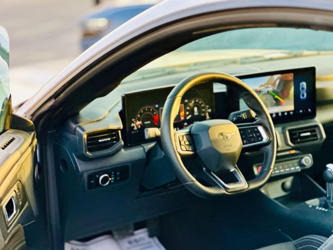 Подержанный Ford Mustang VII, 2.3 л, 2024 в Шардже от Kandy Cars Белый цвет. Other | AUTO.AE