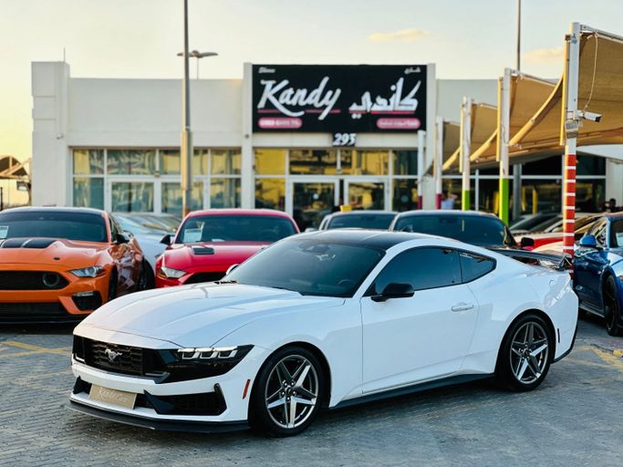 Подержанный Ford Mustang VII, 2.3 л, 2024 в Шардже от Kandy Cars Белый цвет. Other | AUTO.AE
