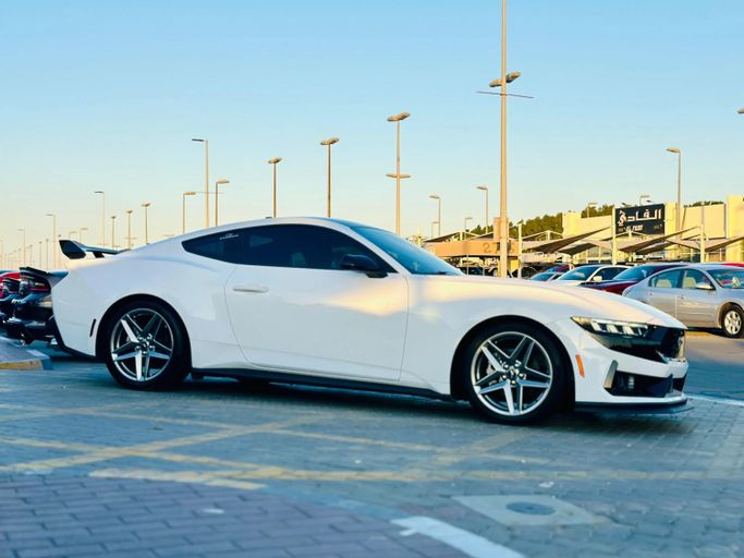 Подержанный Ford Mustang VII, 2.3 л, 2024 в Шардже от Kandy Cars Белый цвет. Other | AUTO.AE
