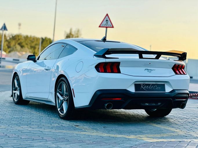 Подержанный Ford Mustang VII, 2.3 л, 2024 в Шардже от Kandy Cars Белый цвет. Other | AUTO.AE
