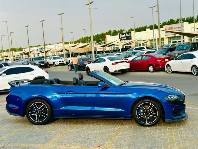 Подержанный Ford Mustang VI Рестайлинг, 2.3 л, 2022 в Шардже от Kandy Cars Синий цвет. Other | AUTO.AE