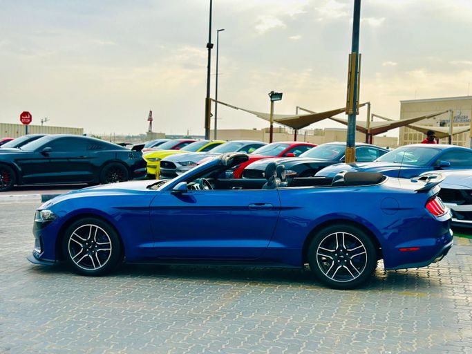 Подержанный Ford Mustang VI Рестайлинг, 2.3 л, 2022 в Шардже от Kandy Cars Синий цвет. Other | AUTO.AE