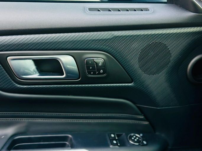 Подержанный Ford Mustang GT Performance VII, 5.0 л, 2024 в Шардже от Kandy Cars Черный цвет. Американская | AUTO.AE