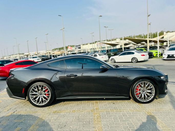 Подержанный Ford Mustang GT Performance VII, 5.0 л, 2024 в Шардже от Kandy Cars Черный цвет. Американская | AUTO.AE