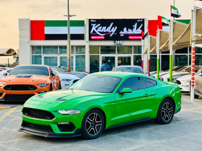 Подержанный Ford Mustang VI Рестайлинг, 2.3 л, 2019 в Шардже от Kandy Cars Зеленый цвет. Американская | AUTO.AE