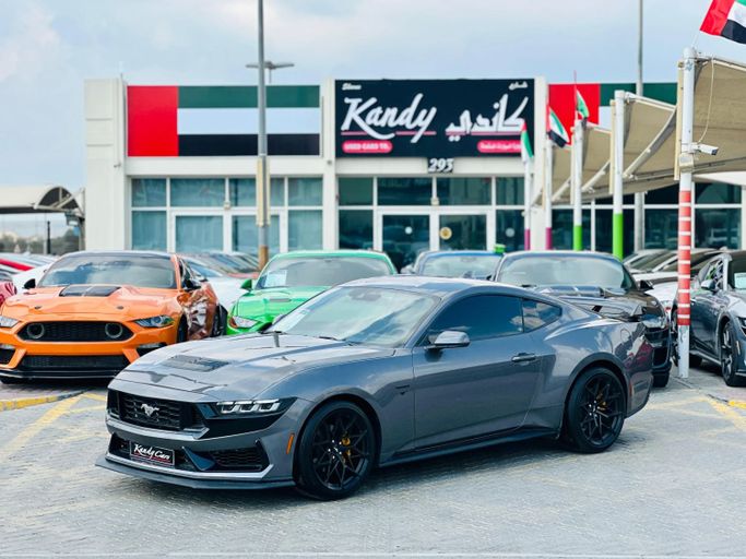 Подержанный Ford Mustang VII, 2.3 л, 2024 в Шардже от Kandy Cars Черный цвет. Американская | AUTO.AE
