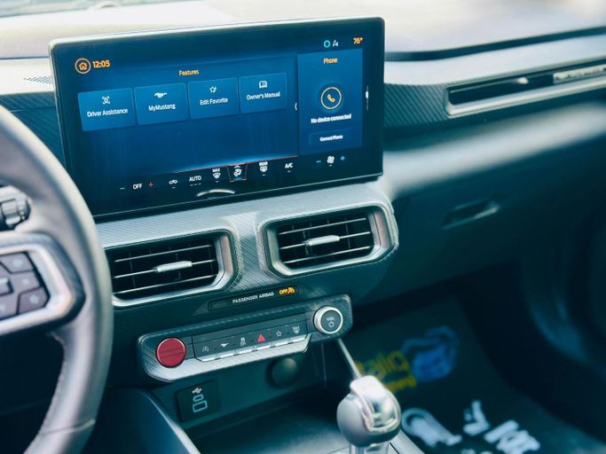 Подержанный Ford Mustang VII, 2.3 л, 2024 в Шардже от Kandy Cars Черный цвет. Американская | AUTO.AE