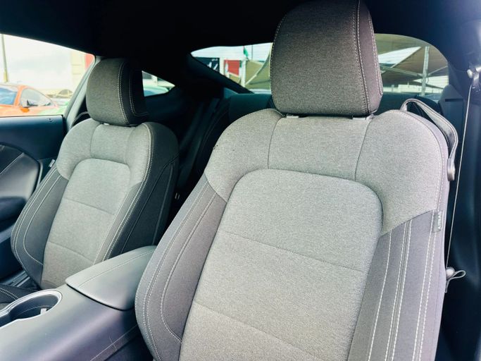 Подержанный Ford Mustang VII, 2.3 л, 2024 в Шардже от Kandy Cars Черный цвет. Американская | AUTO.AE
