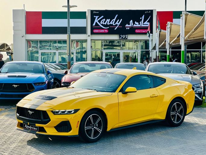 Подержанный Ford Mustang VII, 2.3 л, 2024 в Шардже от Kandy Cars Желтый цвет. Американская | AUTO.AE