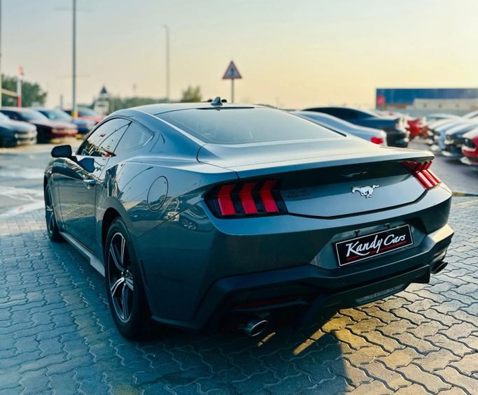 Подержанный Ford Mustang VII, 2.3 л, 2024 в Шардже от Kandy Cars Серый цвет. Американская | AUTO.AE