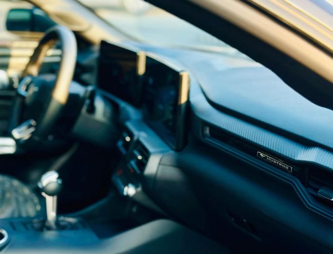 Подержанный Ford Mustang VII, 2.3 л, 2024 в Шардже от Kandy Cars Серый цвет. Американская | AUTO.AE