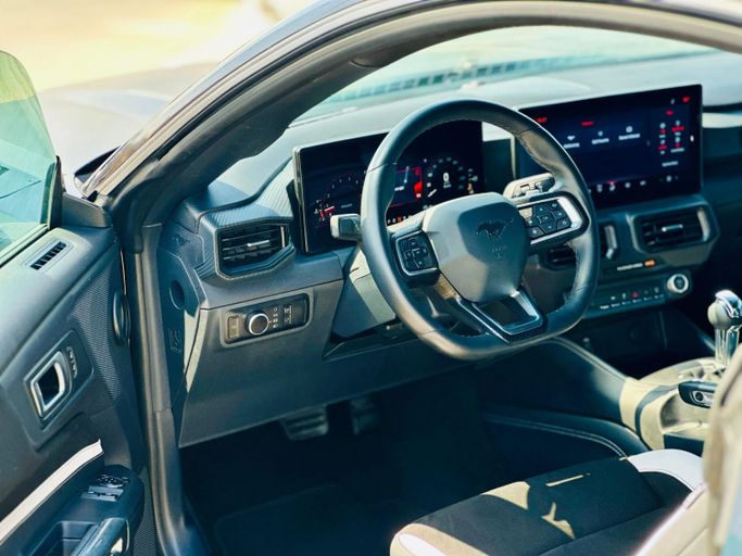 Подержанный Ford Mustang GT Performance VII, 5.0 л, 2024 в Шардже от Kandy Cars Черный цвет. Американская | AUTO.AE