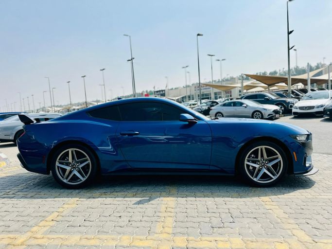 Подержанный Ford Mustang VII, 2.3 л, 2024 в Шардже от Kandy Cars Синий цвет. Американская | AUTO.AE