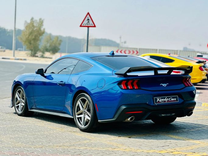 Подержанный Ford Mustang VII, 2.3 л, 2024 в Шардже от Kandy Cars Синий цвет. Американская | AUTO.AE