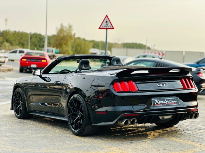 Подержанный Ford Mustang VI, 5.0 л, 2015 в Шардже от Kandy Cars Черный цвет. Американская | AUTO.AE