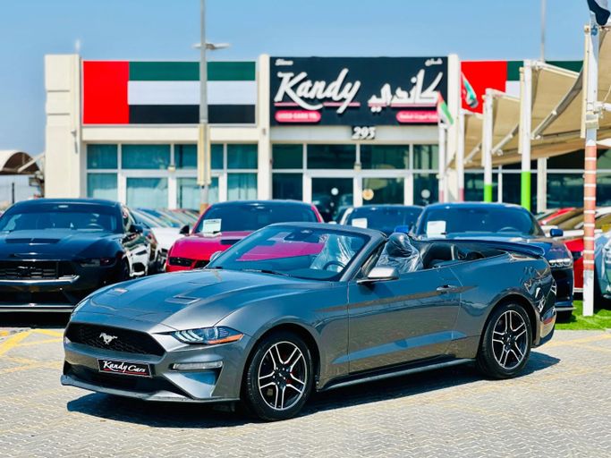 Подержанный Ford Mustang VI Рестайлинг, 2.3 л, 2022 в Шардже от Kandy Cars Серебристый цвет. Американская | AUTO.AE