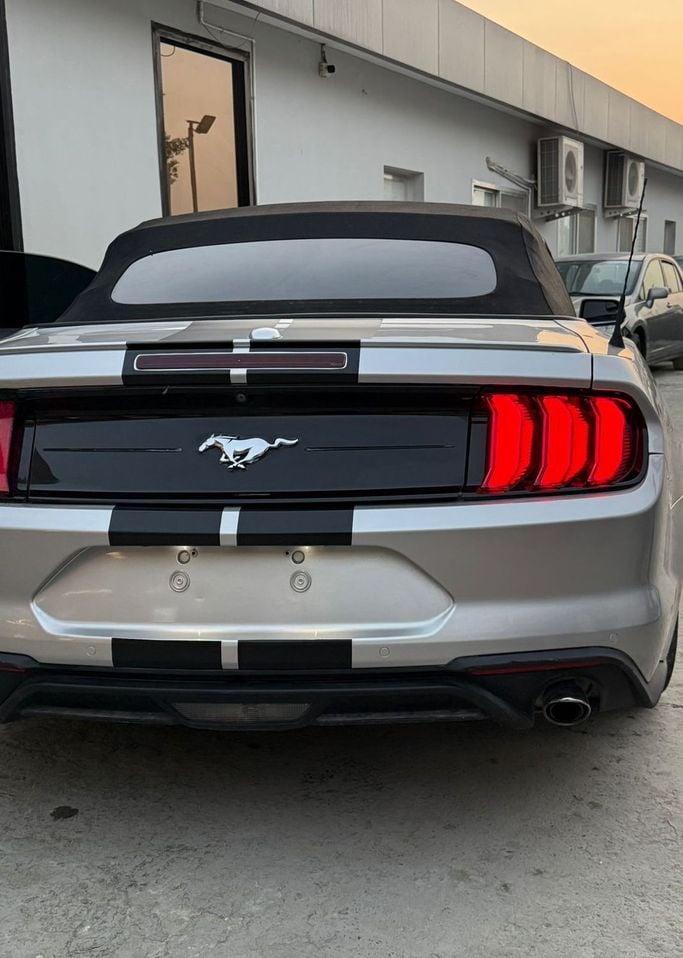 Used Ford Mustang VI Facelift, 2.3 l, 2018 in Sharjah, Silver color. American Specs | AUTO.AE
