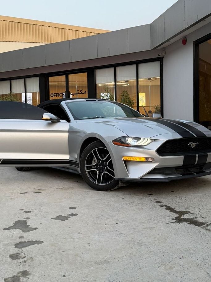 Used Ford Mustang VI Facelift, 2.3 l, 2018 in Sharjah, Silver color. American Specs | AUTO.AE