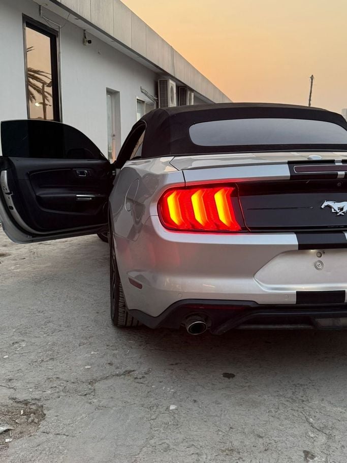 Used Ford Mustang VI Facelift, 2.3 l, 2018 in Sharjah, Silver color. American Specs | AUTO.AE