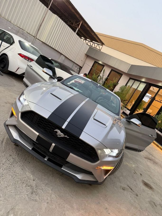 Used Ford Mustang VI Facelift, 2.3 l, 2018 in Sharjah, Silver color. American Specs | AUTO.AE