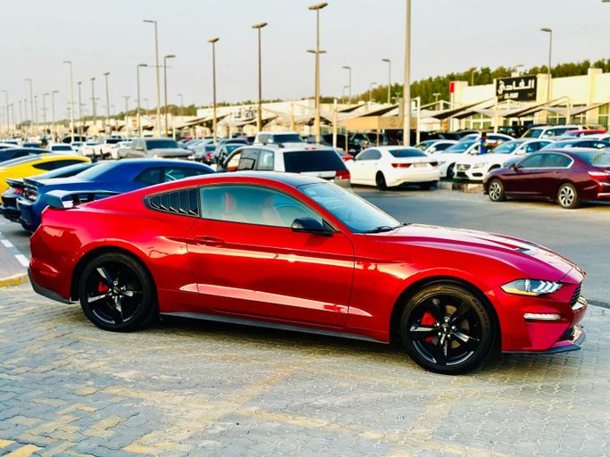 Подержанный Ford Mustang VI Рестайлинг, 2.3 л, 2021 в Шардже от Kandy Cars Красный цвет. Американская | AUTO.AE
