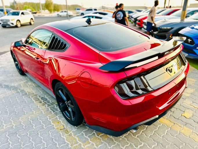 Подержанный Ford Mustang VI Рестайлинг, 2.3 л, 2021 в Шардже от Kandy Cars Красный цвет. Американская | AUTO.AE