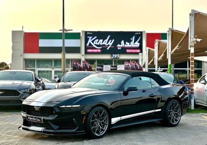 Подержанный Ford Mustang VII, 2.3 л, 2024 в Шардже от Kandy Cars Черный цвет. Американская | AUTO.AE