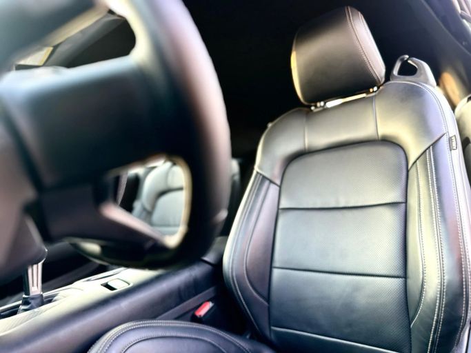 Подержанный Ford Mustang VII, 2.3 л, 2024 в Шардже от Kandy Cars Белый цвет. Американская | AUTO.AE