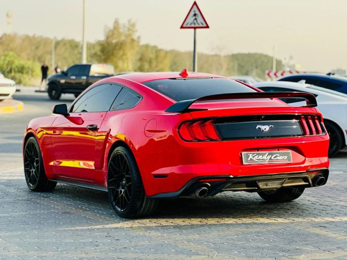 Подержанный Ford Mustang VI Рестайлинг, 2.3 л, 2022 в Шардже от Kandy Cars Красный цвет. Американская | AUTO.AE