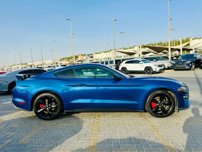 Подержанный Ford Mustang VI Рестайлинг, 2.3 л, 2023 в Шардже от Kandy Cars Синий цвет. Американская | AUTO.AE