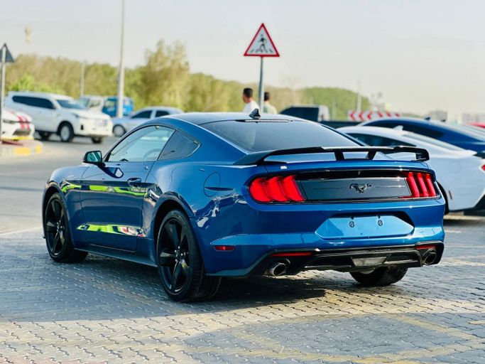Подержанный Ford Mustang VI Рестайлинг, 2.3 л, 2023 в Шардже от Kandy Cars Синий цвет. Американская | AUTO.AE
