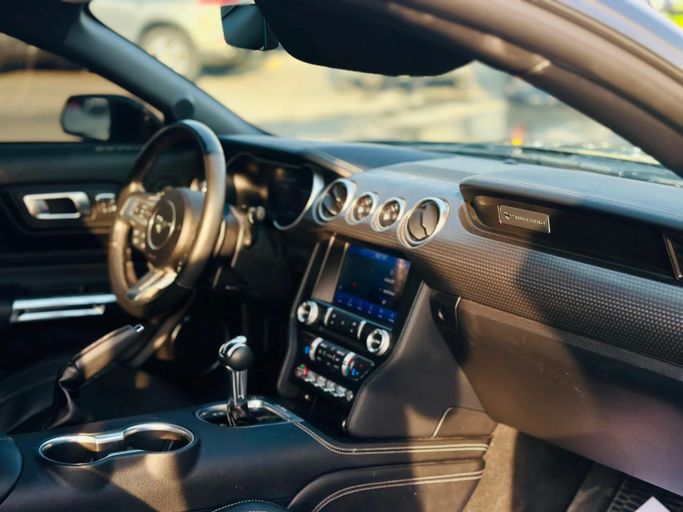 Подержанный Ford Mustang GT Performance VI Рестайлинг, 5.0 л, 2022 в Шардже от Kandy Cars Черный цвет. Американская | AUTO.AE