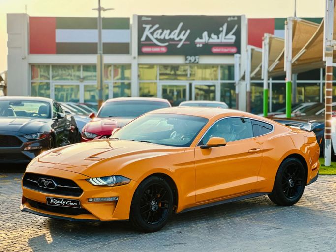 Подержанный Ford Mustang VI Рестайлинг, 2.3 л, 2019 в Шардже от Kandy Cars Оранжевый цвет. Американская | AUTO.AE