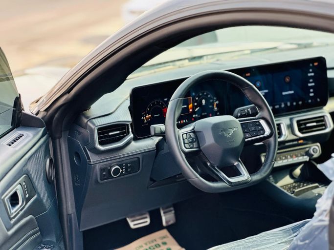 Подержанный Ford Mustang VII, 2.3 л, 2024 в Шардже от Kandy Cars Серый цвет. Американская | AUTO.AE