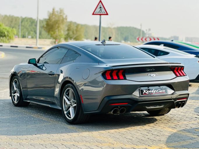Подержанный Ford Mustang VII, 2.3 л, 2024 в Шардже от Kandy Cars Серый цвет. Американская | AUTO.AE