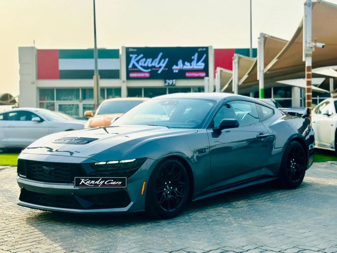 Подержанный Ford Mustang GT VII, 5.0 л, 2024 в Шардже от Kandy Cars Серый цвет. Американская | AUTO.AE