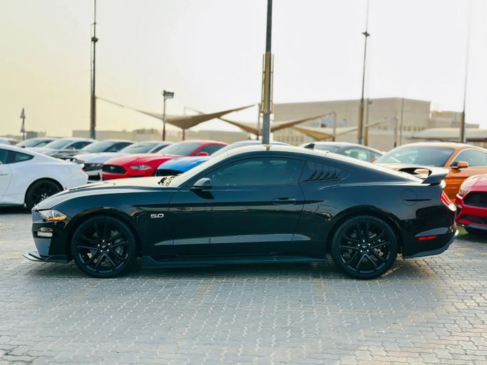 Подержанный Ford Mustang GT Performance VI Рестайлинг, 5.0 л, 2021 в Шардже от Kandy Cars Черный цвет. Американская | AUTO.AE