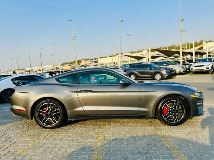 Подержанный Ford Mustang VI Рестайлинг, 2.3 л, 2021 в Шардже от Kandy Cars Серый цвет. Американская | AUTO.AE