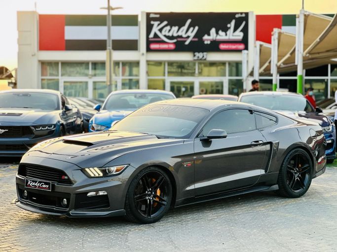 Подержанный Ford Mustang VI, 5.0 л, 2015 в Шардже от Kandy Cars Серый цвет. Американская | AUTO.AE