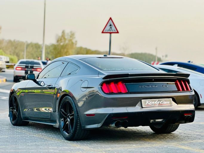 Подержанный Ford Mustang VI, 5.0 л, 2015 в Шардже от Kandy Cars Серый цвет. Американская | AUTO.AE