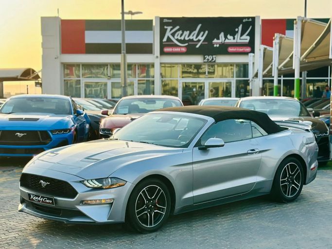Подержанный Ford Mustang VI Рестайлинг, 2.3 л, 2022 в Шардже от Kandy Cars Серебристый цвет. Американская | AUTO.AE